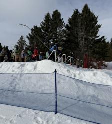 students at snowboarding starting line